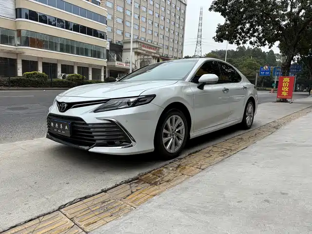 Toyota Camry 2.0G, Люкс