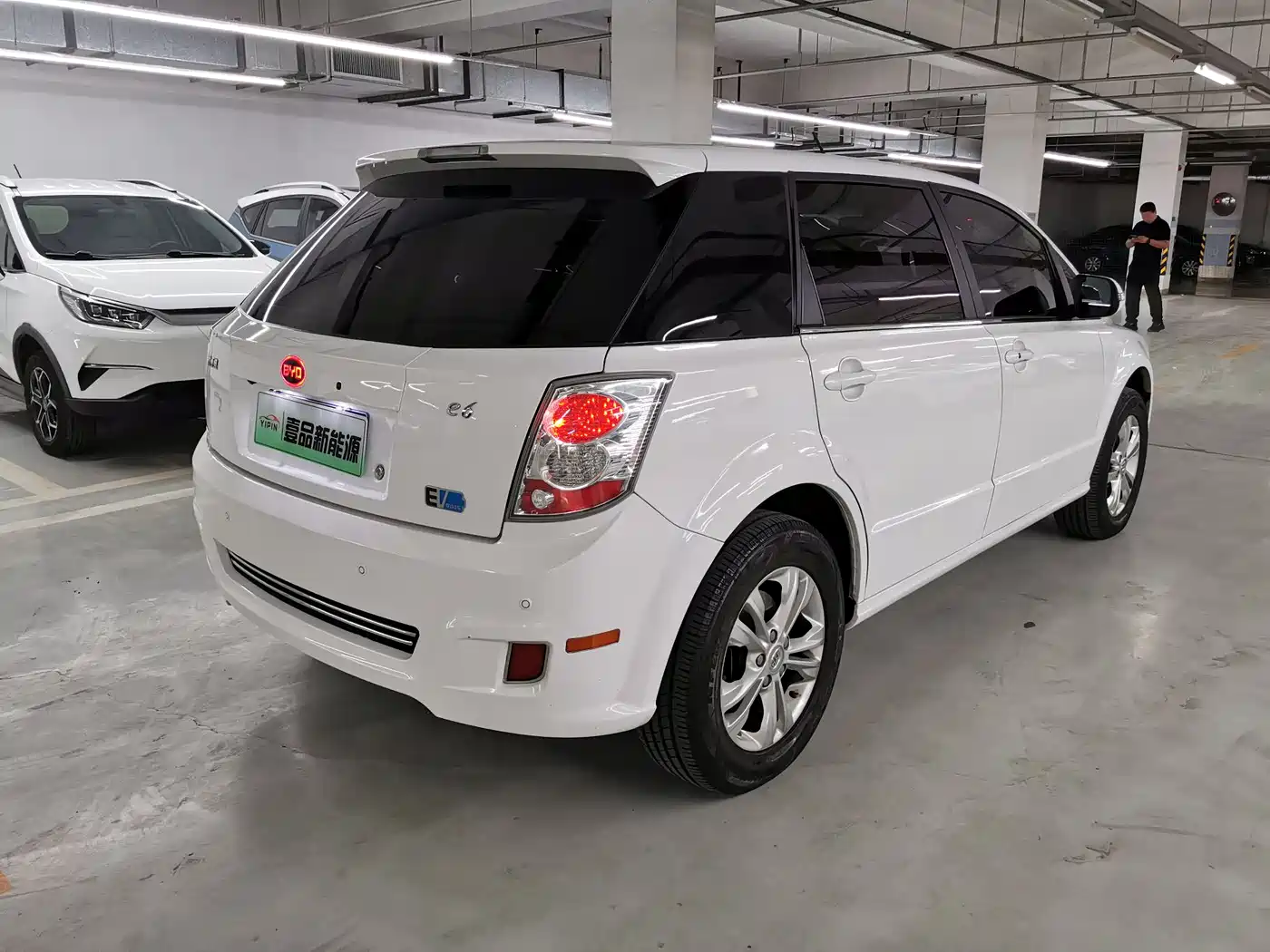 BYD E6