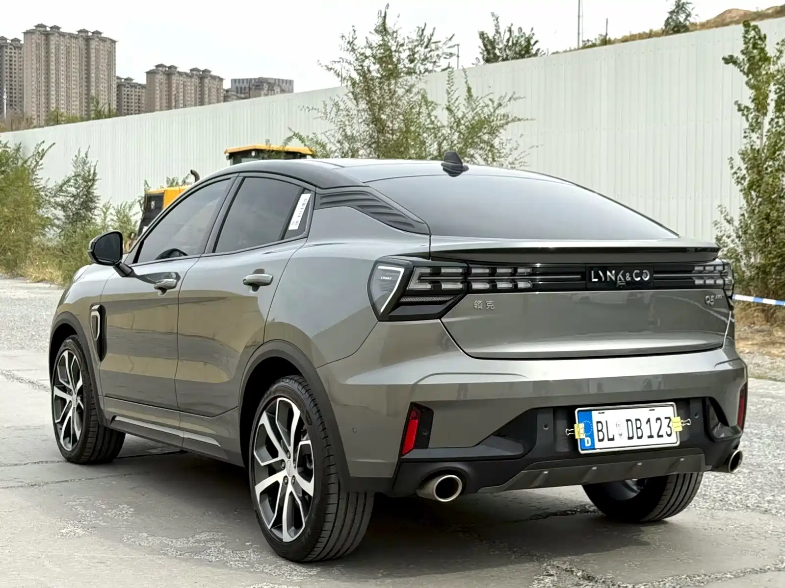 Фото 9 - Lynk & Co 05