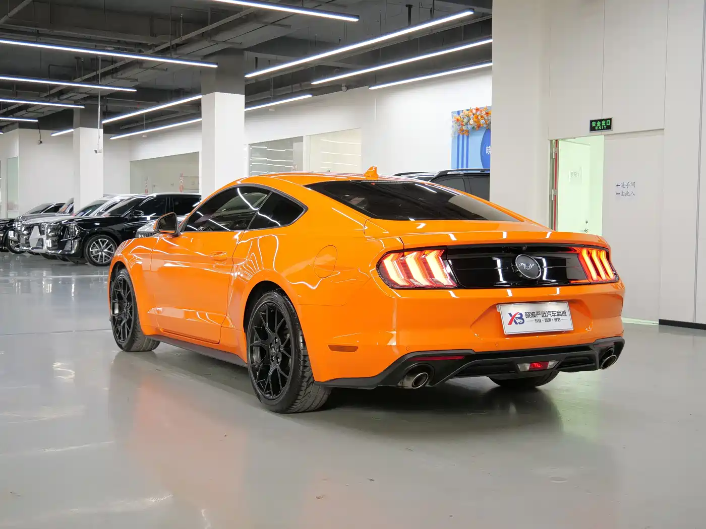 FORD MUSTANG