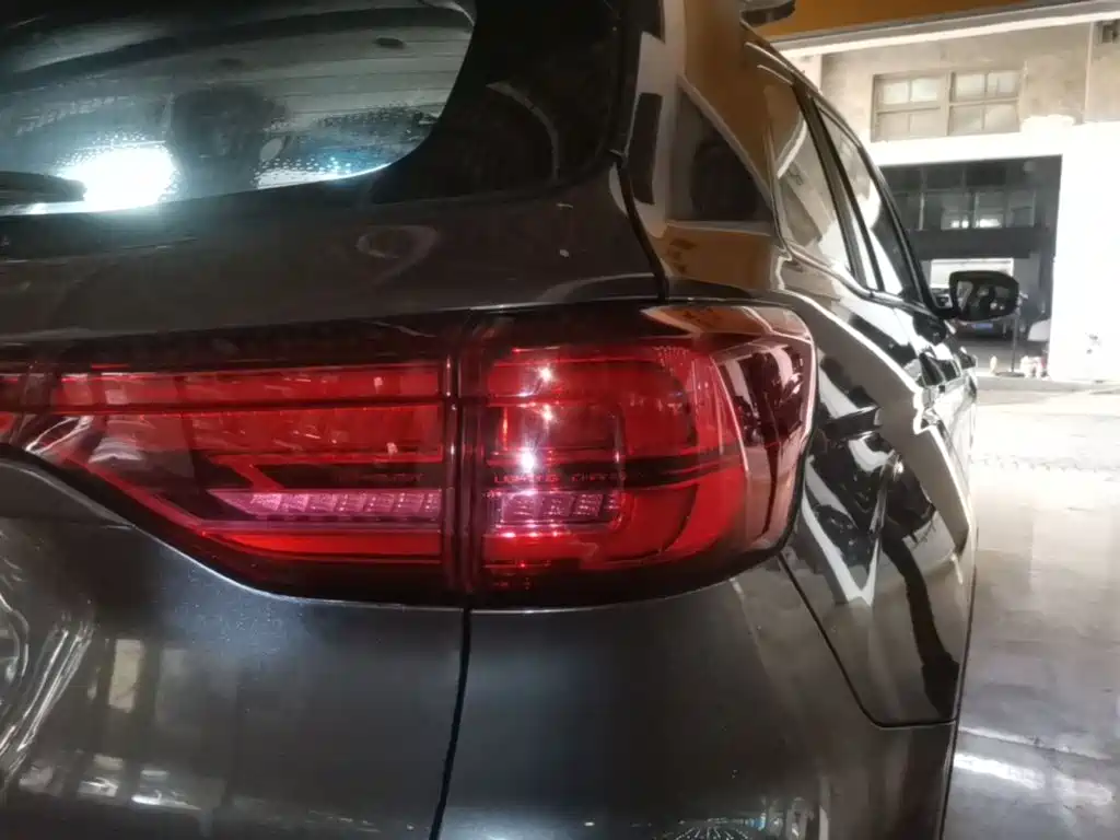 Photo 8 - Changan CS75