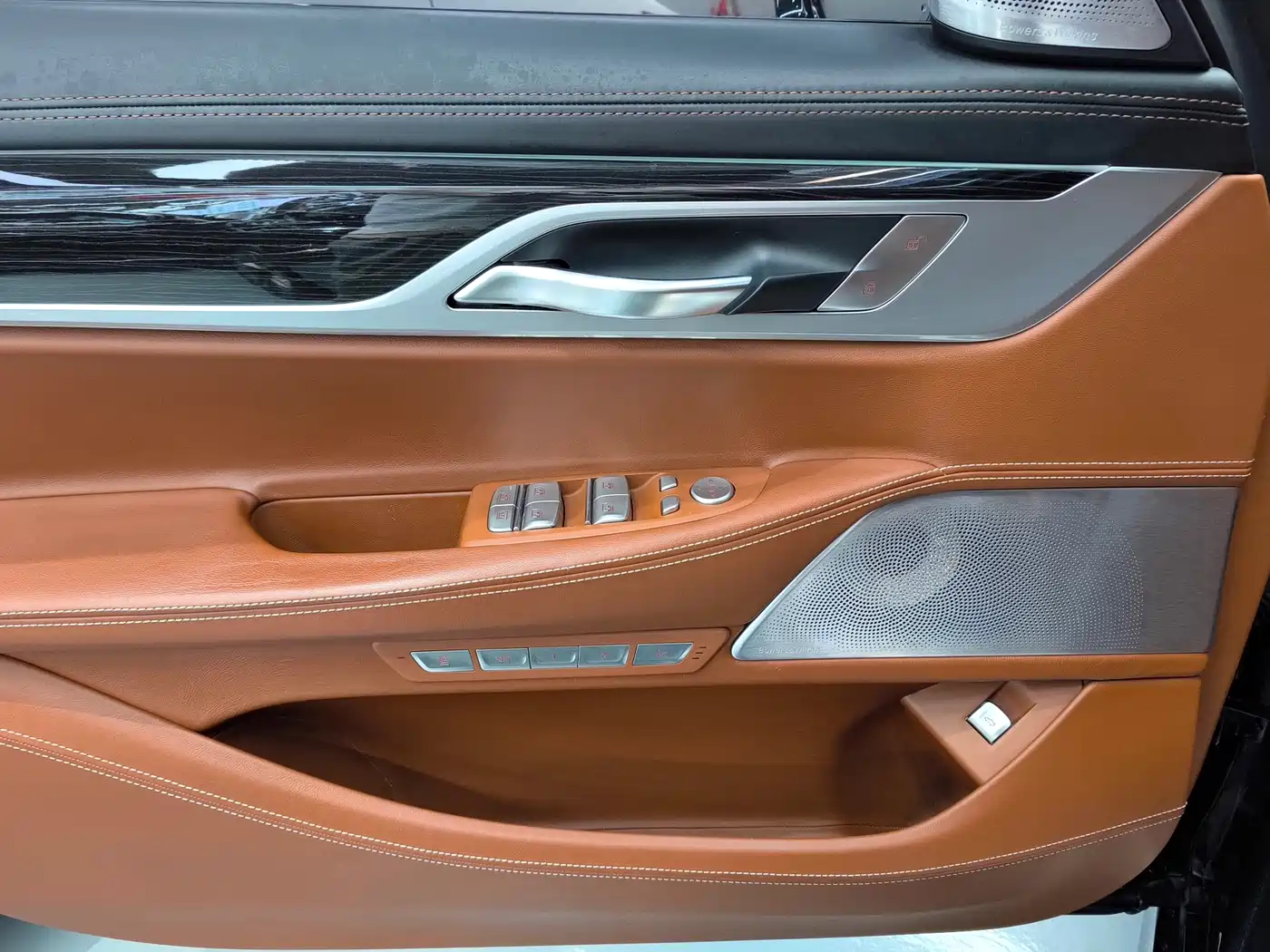 BMW 7 Series 2018 M760Li xDrive фото 23
