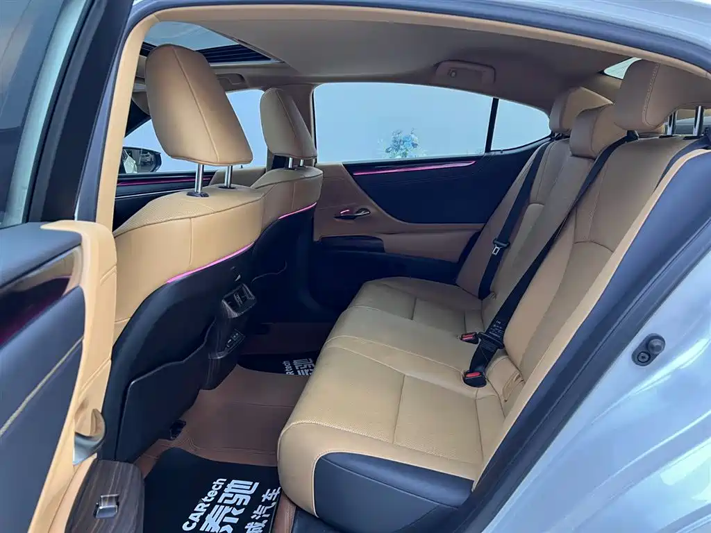 Lexus ES 2022 200 Excellence Edition фото 17