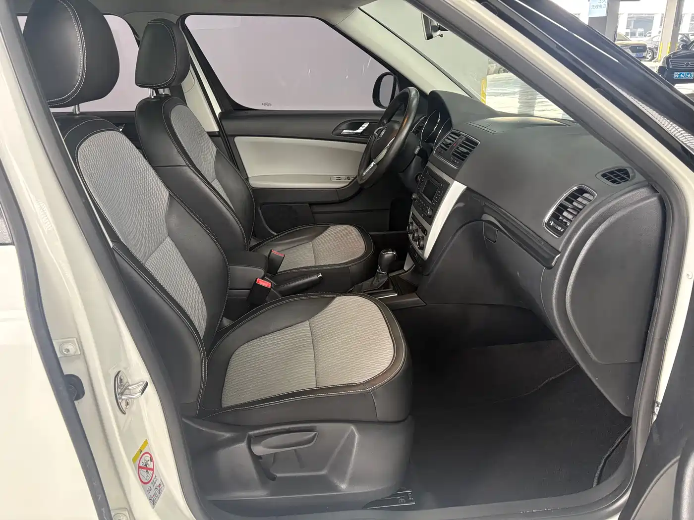Škoda Yeti 2016 1.4TSI DSG Pioneer Edition фото 16