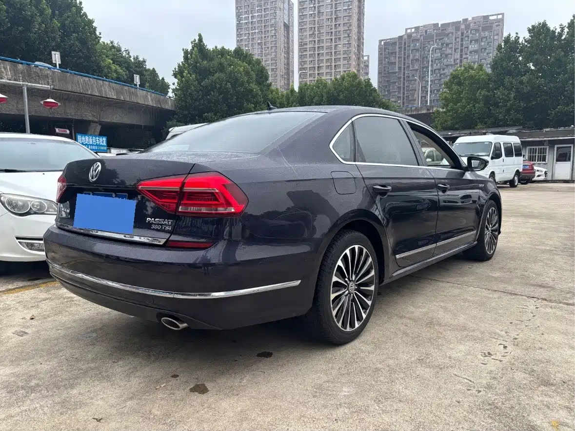 Фото 4 - Volkswagen Passat