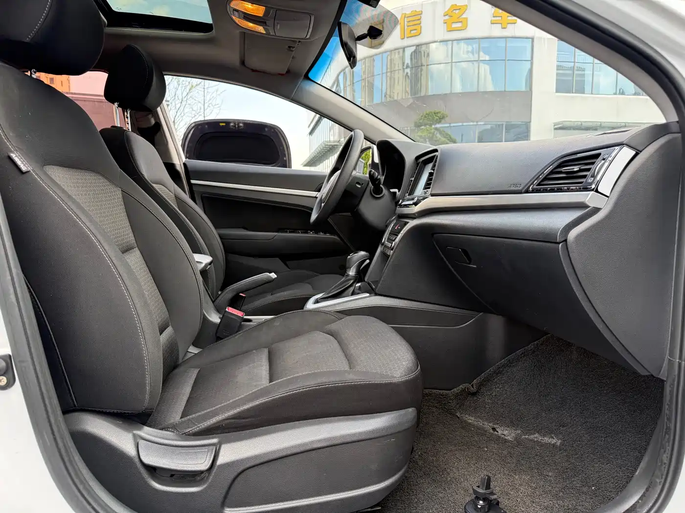 Hyundai Elantra 2016 Model 1.6L Automatic Smart Elite фото 14