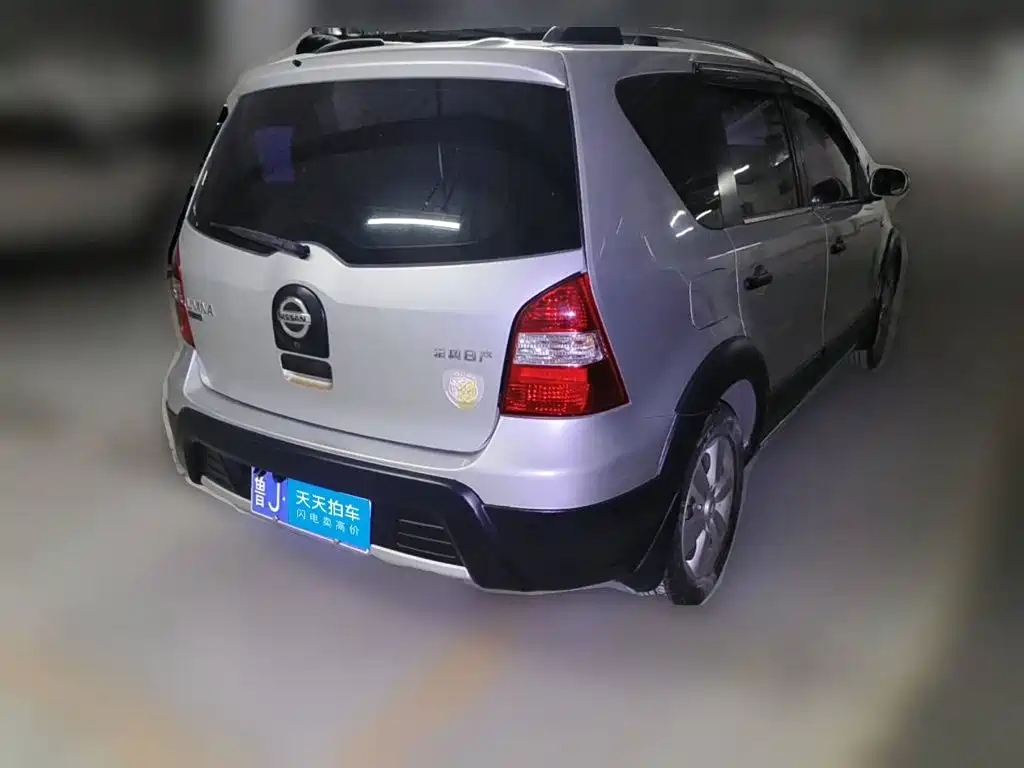 Фото 2 - Nissan Livina
