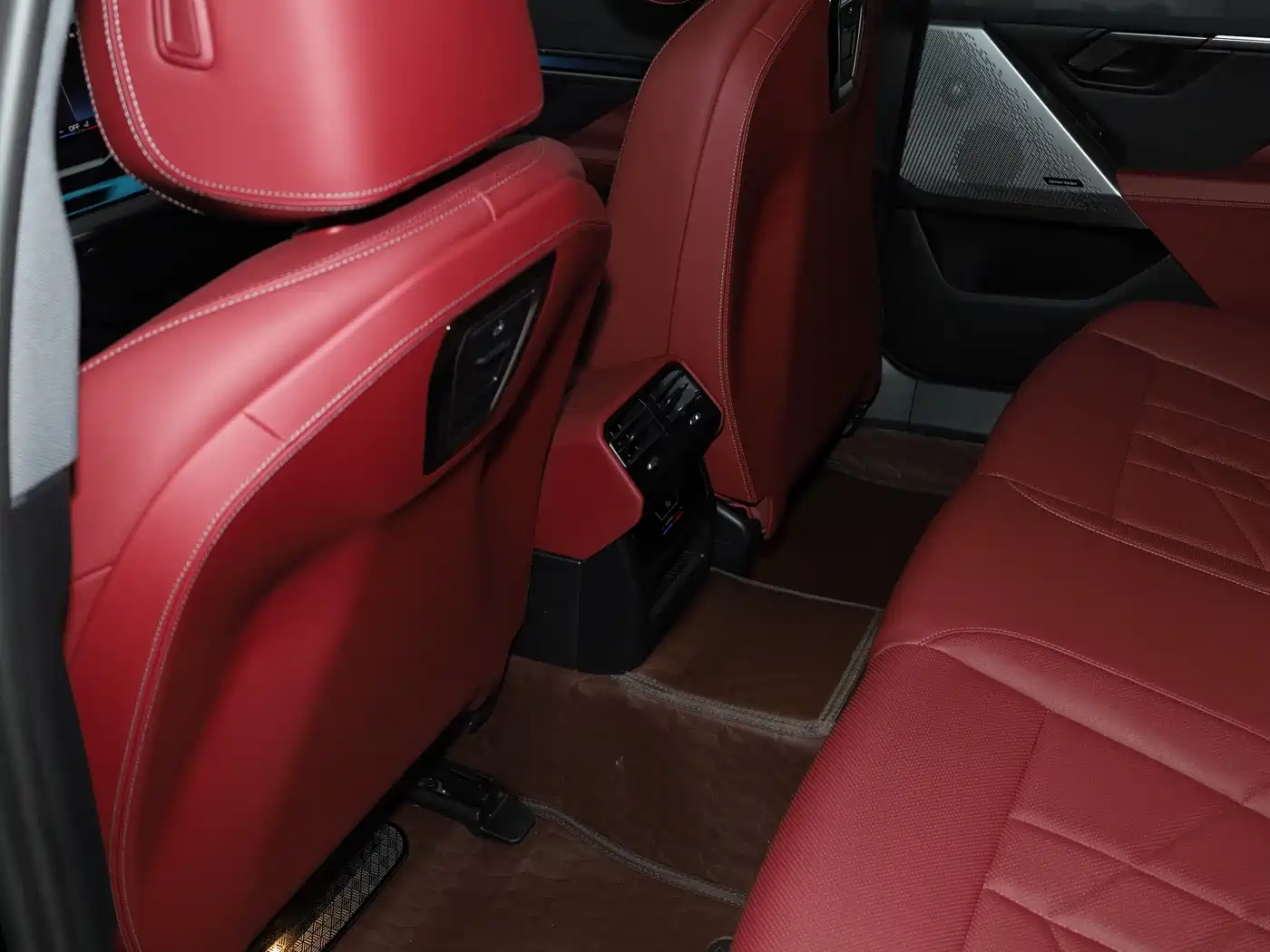 BMW 5 Series 2025 530Li Leading M Sport Package фото 30
