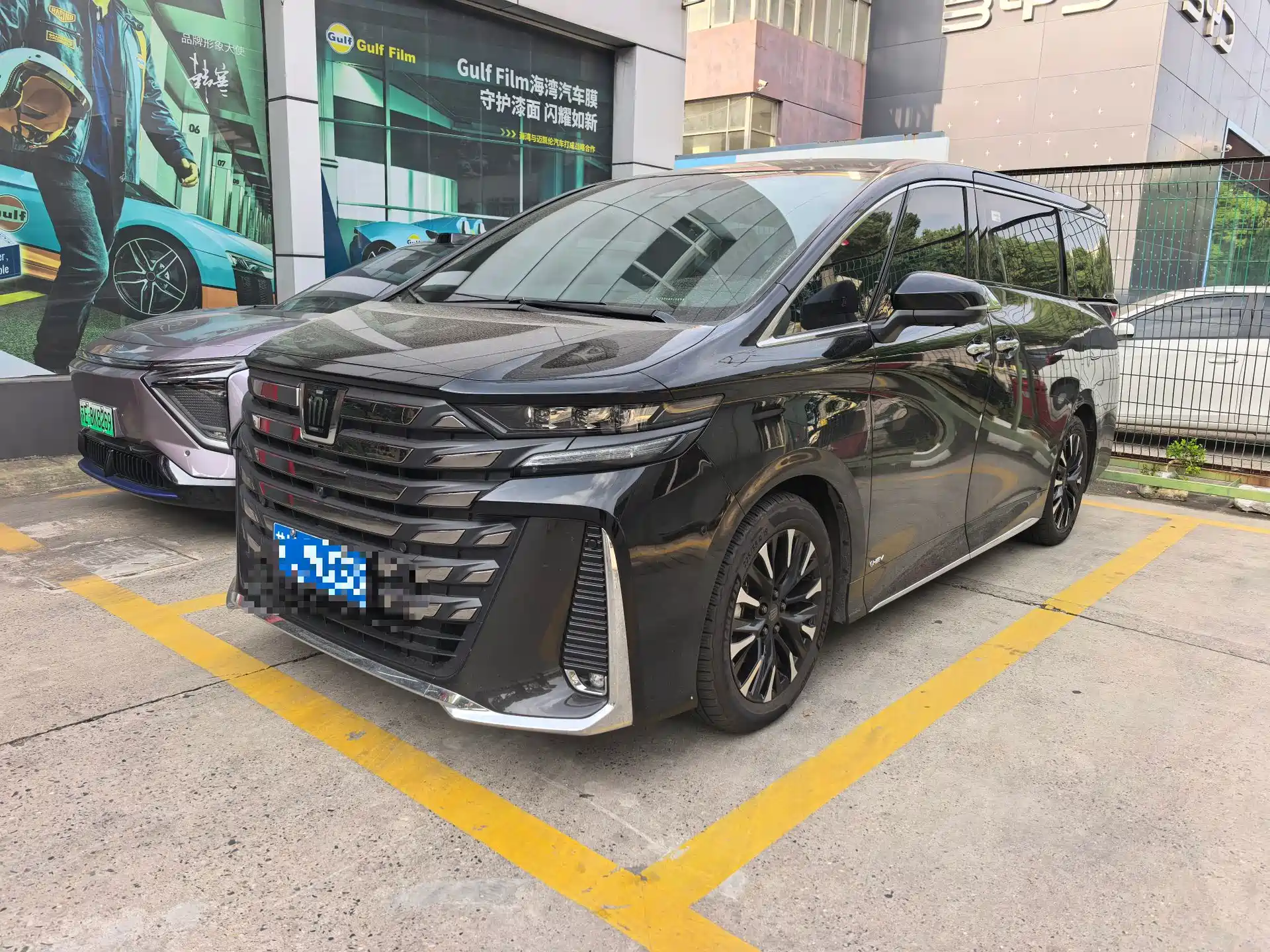 Фото 2 - Toyota Vellfire