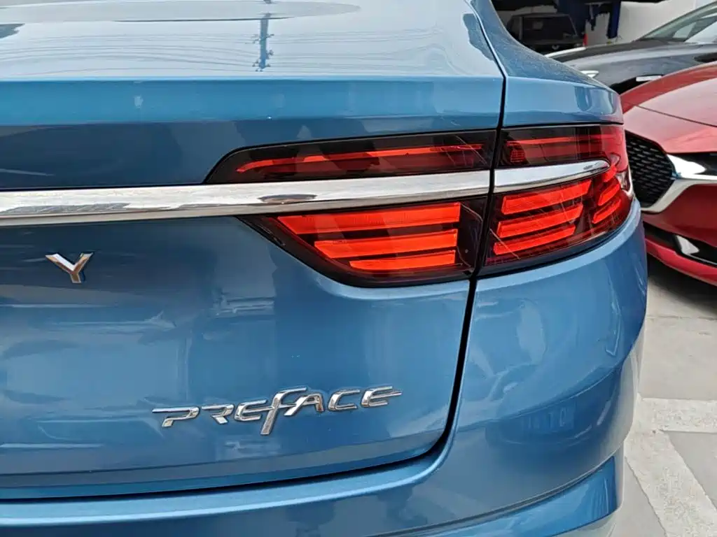 Фото 8 - Geely Preface