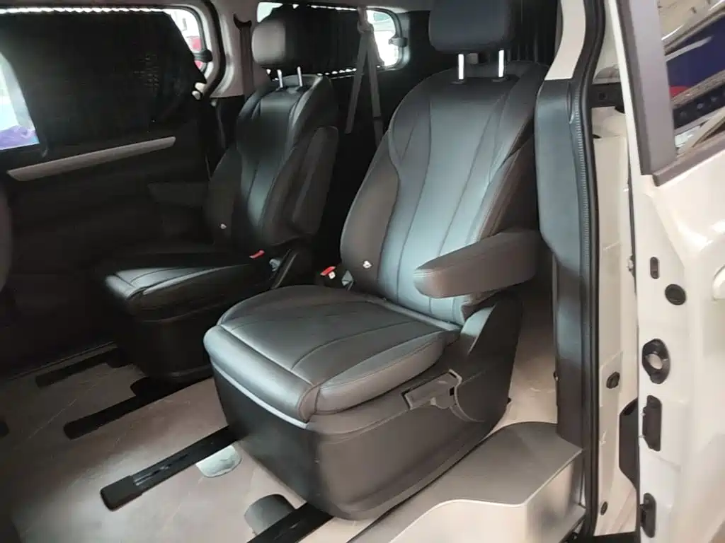 SAIC Maxus Maxus G10 2025 2025 2.0L Manual Multi-Purpose Edition Gasoline 7-Seater