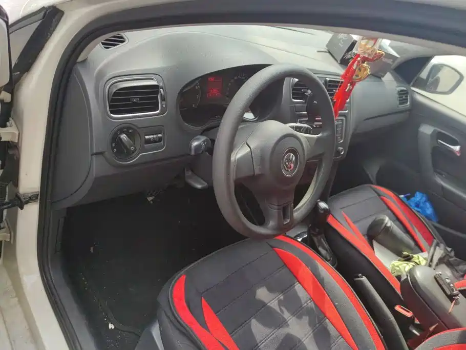 صورة 12 - Volkswagen Polo