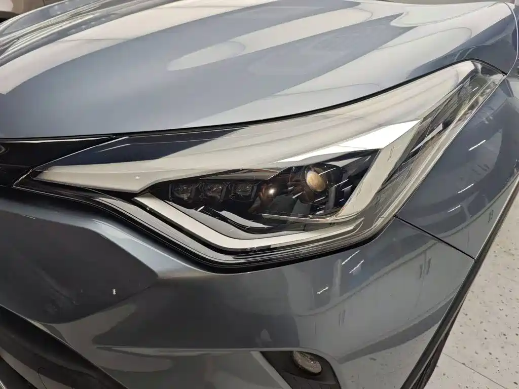 Toyota C-HR 2022 2021 Dual Engine 2.0L E-CVT Luxury Edition