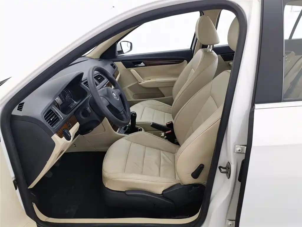 Volkswagen Lavida 2013 Facelift 1.4TSI Manual Comfort фото 10