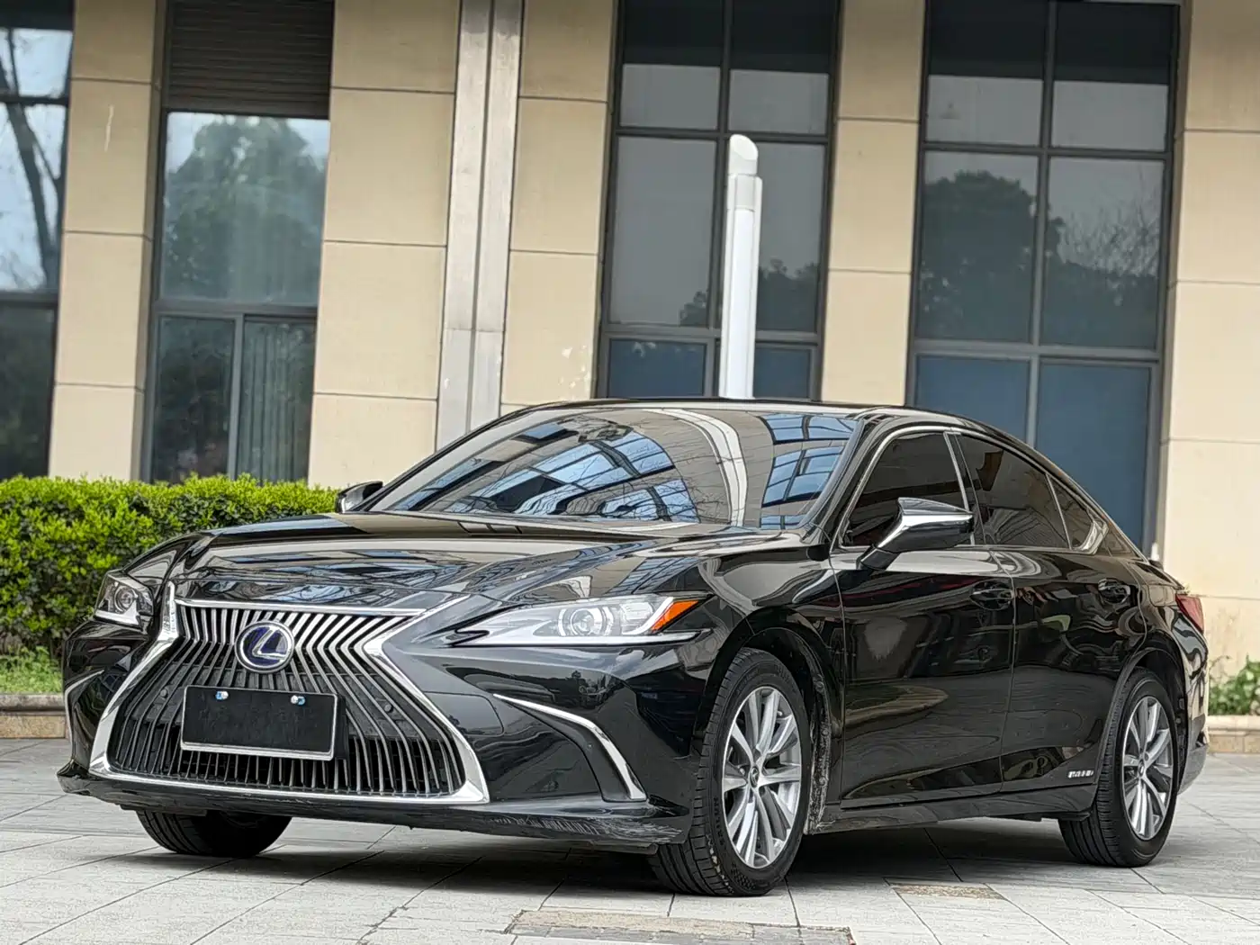 Lexus ES 2020 Model 300h Excellence Edition