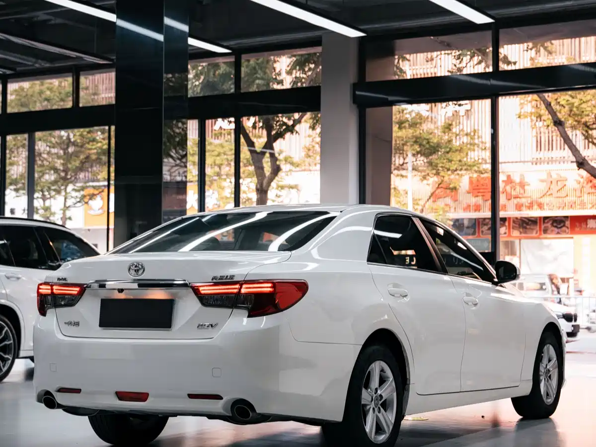 Toyota Reiz 2013 2.5V Elite Edition фото 3