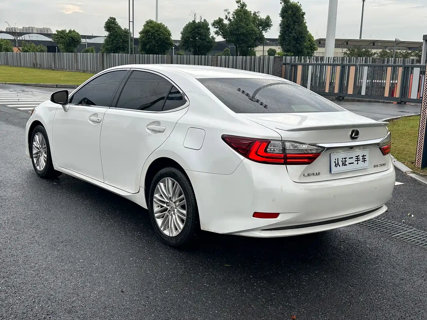 Фото 4 - Lexus ES