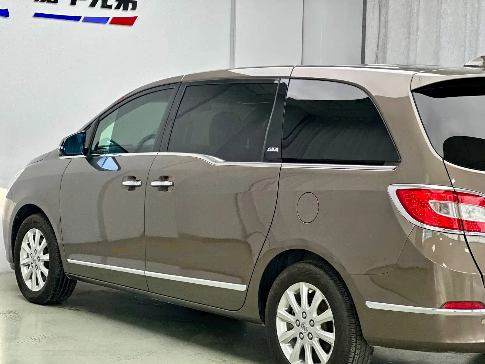 Photo 13 - Buick GL8