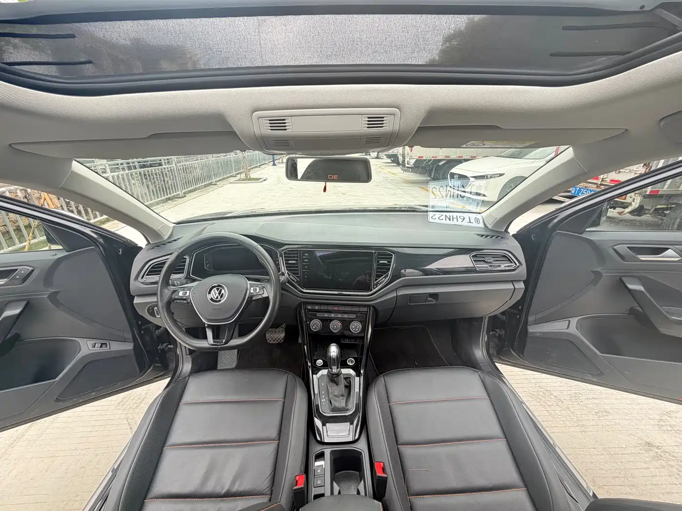 VOLKSWAGEN T-ROC EXPLORING SONGS