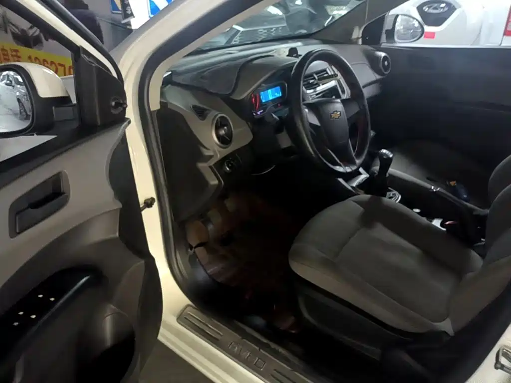 Chevrolet Aveo 2015 2014 Sedan 1.4SL MT Comfort Edition