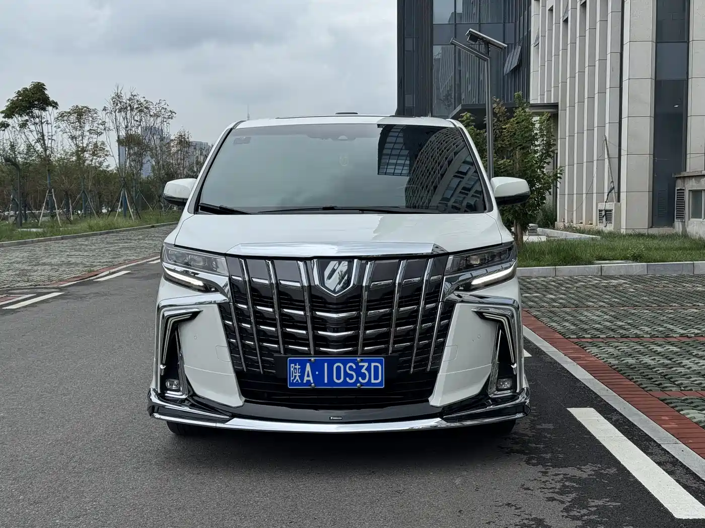 Toyota Alphard 2021 Hybrid 2.5L Premium фото 2