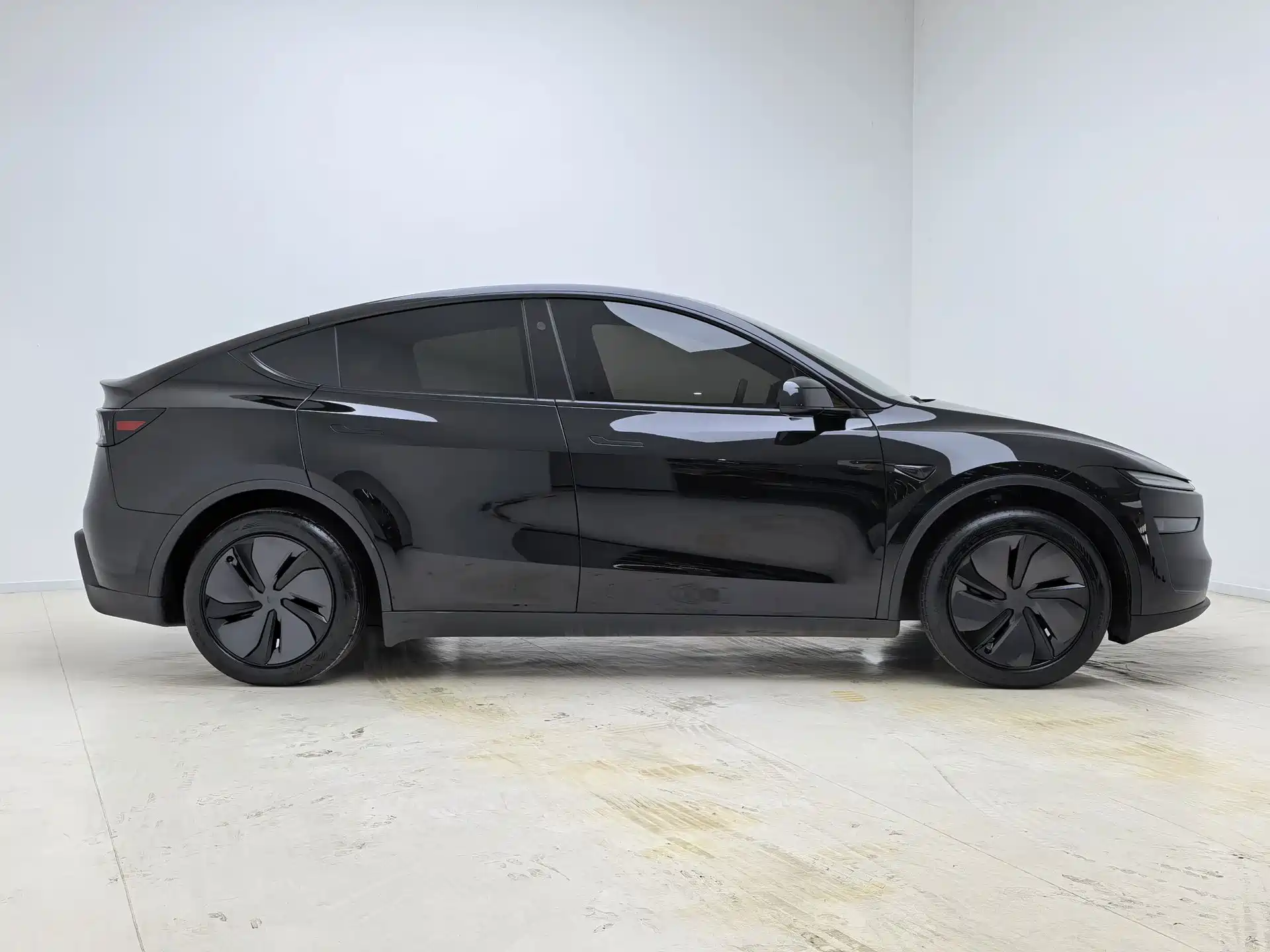 Фото 17 - Tesla Model Y