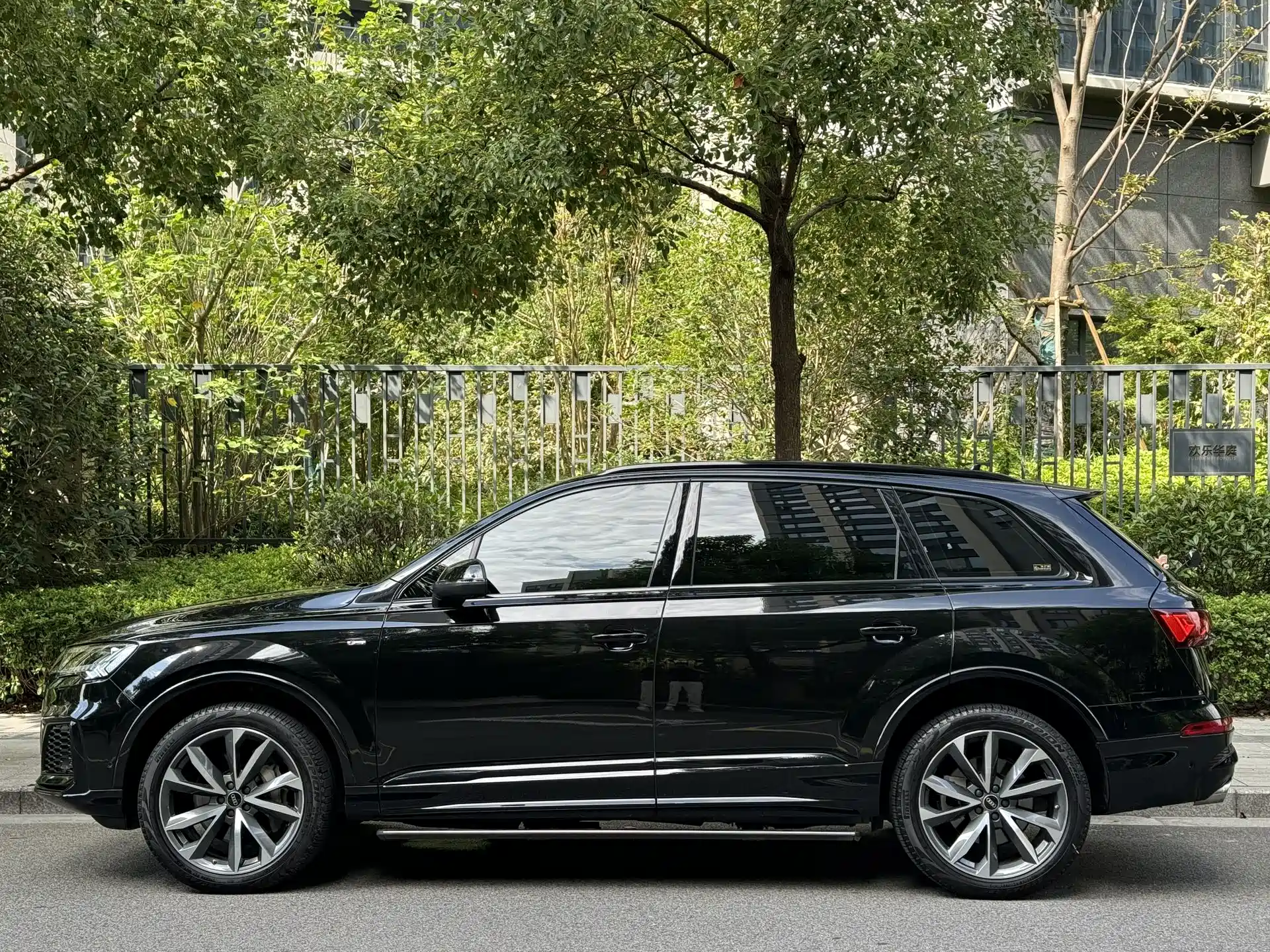 Photo 3 - Audi Q7