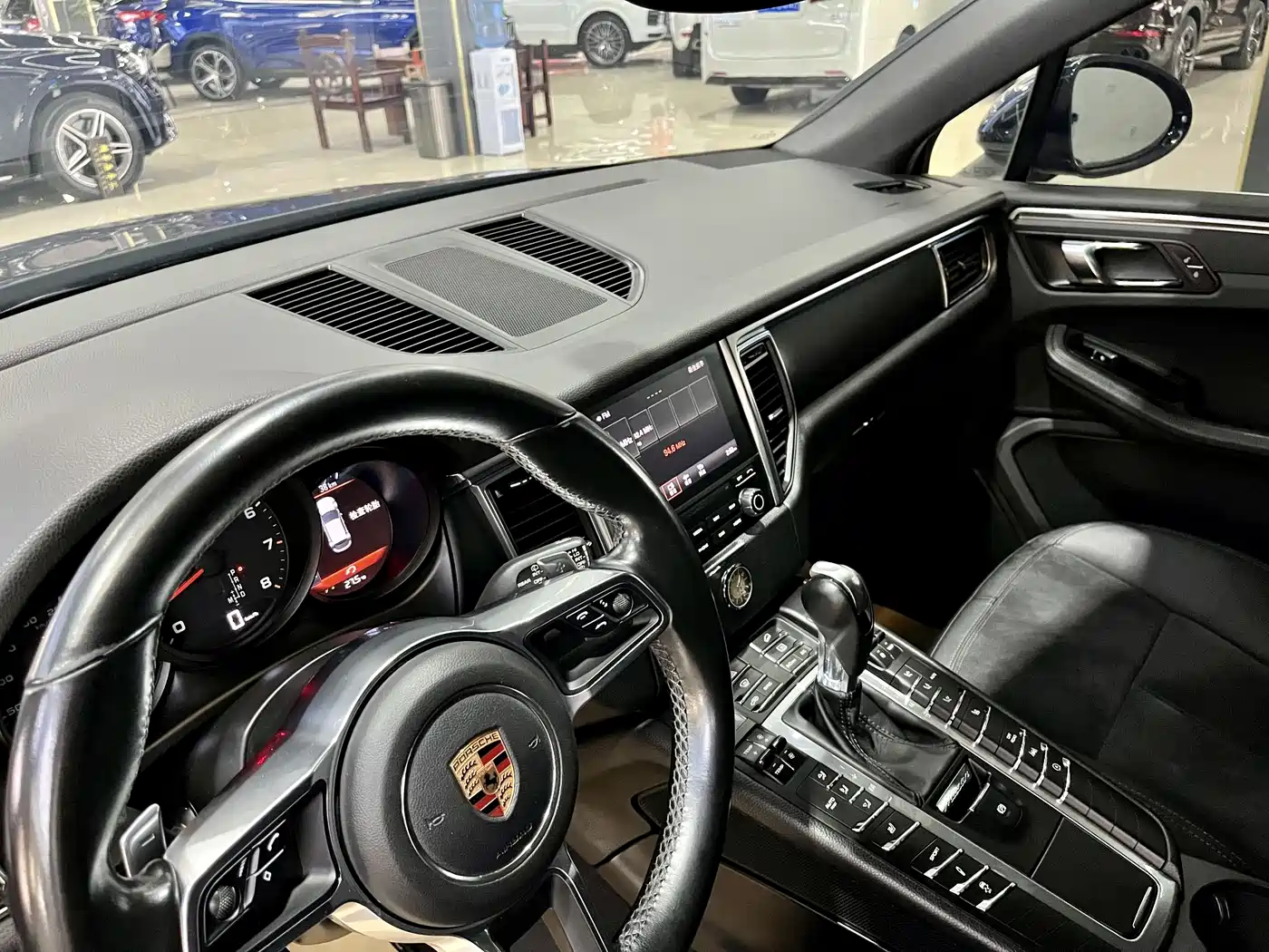 Porsche Macan 2018 Macan 2.0T фото 9