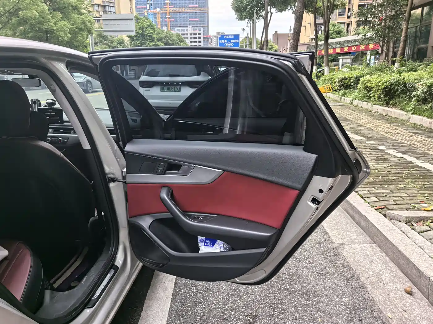 Фото 24 - Audi A4L