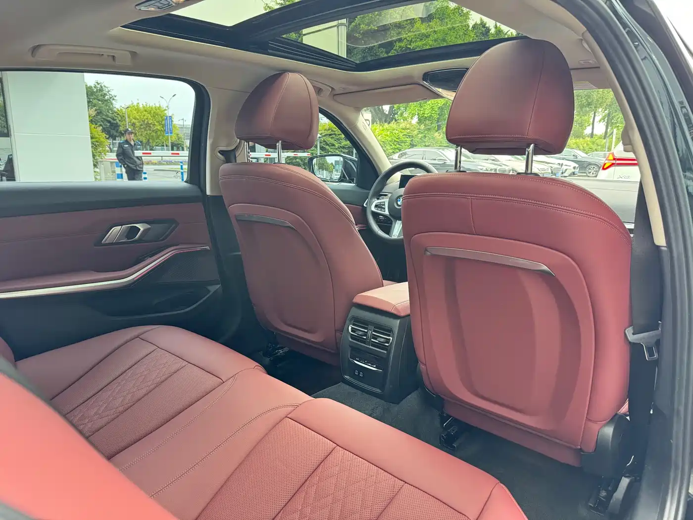 BMW 3 Series 2024 325Li M Sport Package фото 11