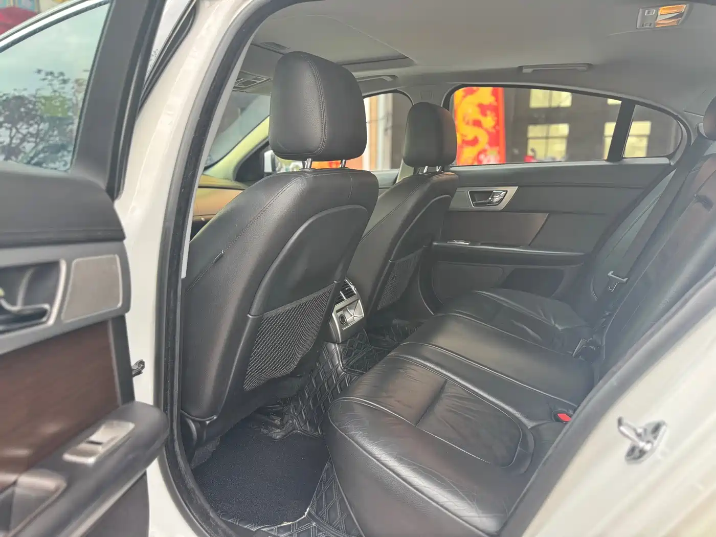 Jaguar XF 2014 2014 XF 2.0T Style Club Limited Edition