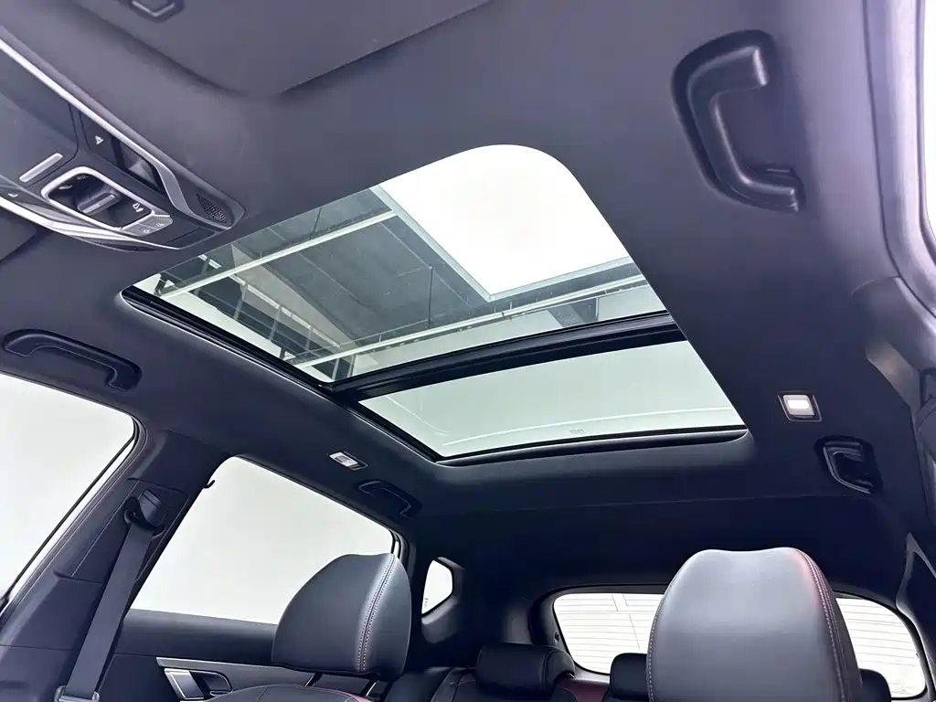 Фото 18 - Geely Coolray