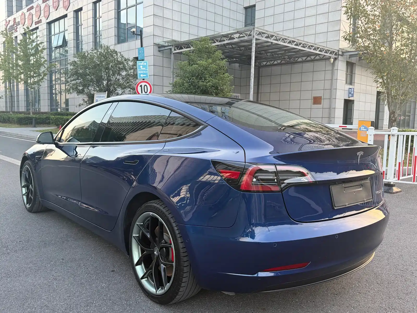 Фото 16 - Tesla Model 3
