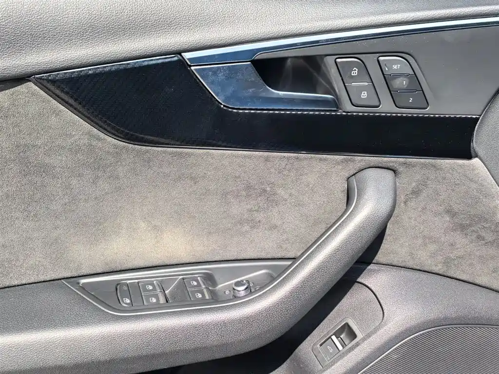 Фото 17 - Audi A4 (Import)