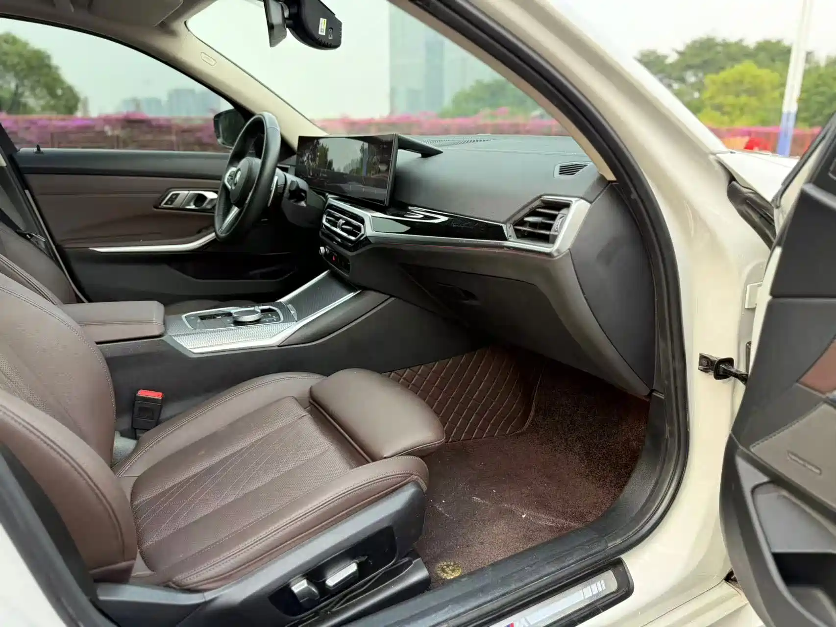 Photo 4 - BMW 3 Series