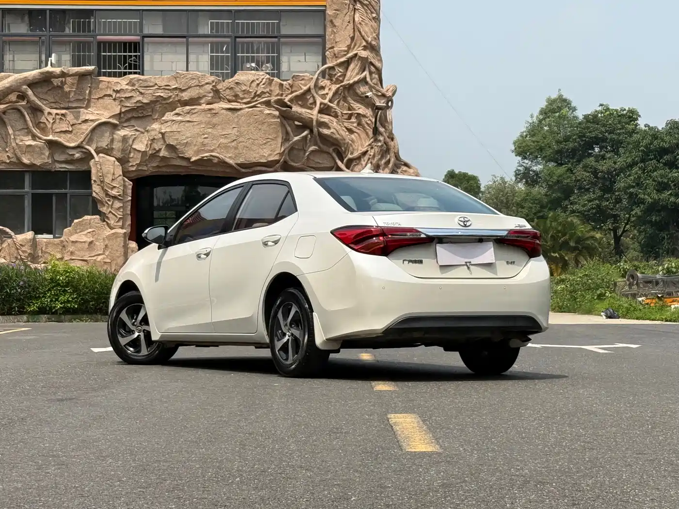 Toyota Levin 2017 Facelift 185T CVT Elite (China V) фото 3