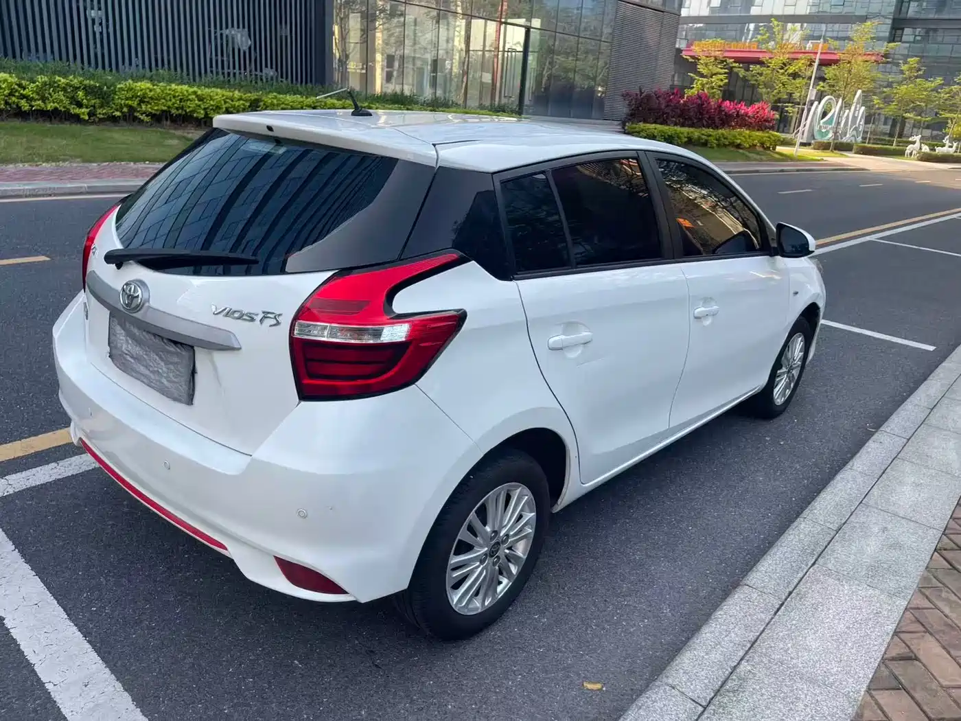 Toyota Vios FS 2017 1.5L CVT Fengchi Edition фото 3