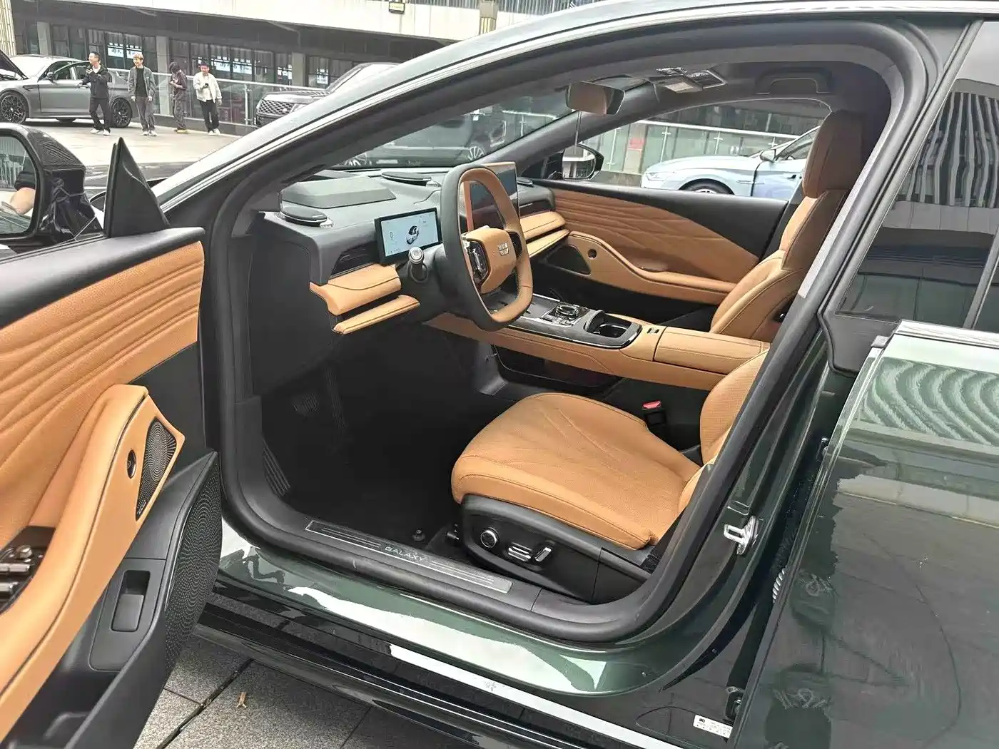 Geely Galaxy Galaxy Xingyao 8 2025 60km EM-i Luxury Edition фото 6