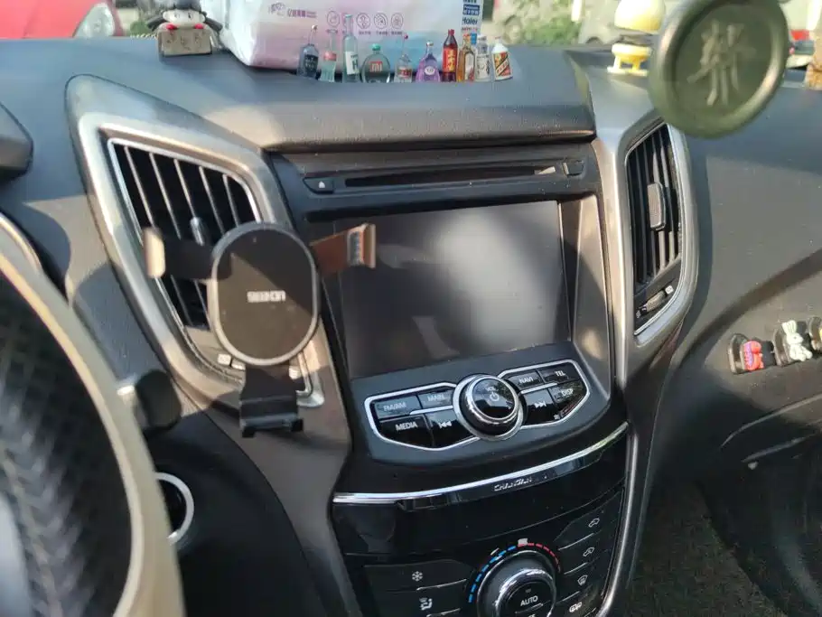 صورة 13 - Changan CS75