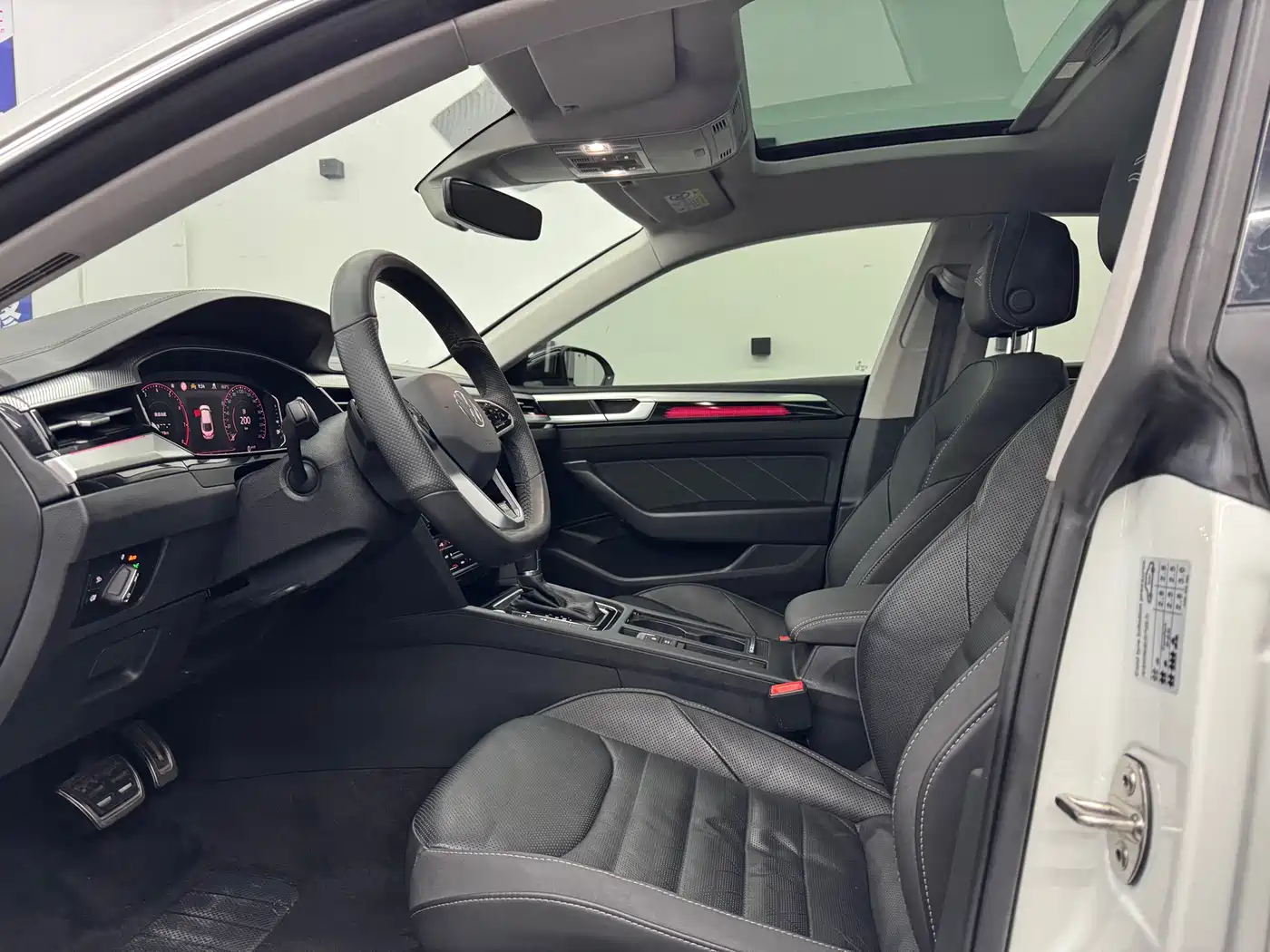 Volkswagen FAW-Volkswagen CC 2023 380TSI Eye-catching Edition фото 4