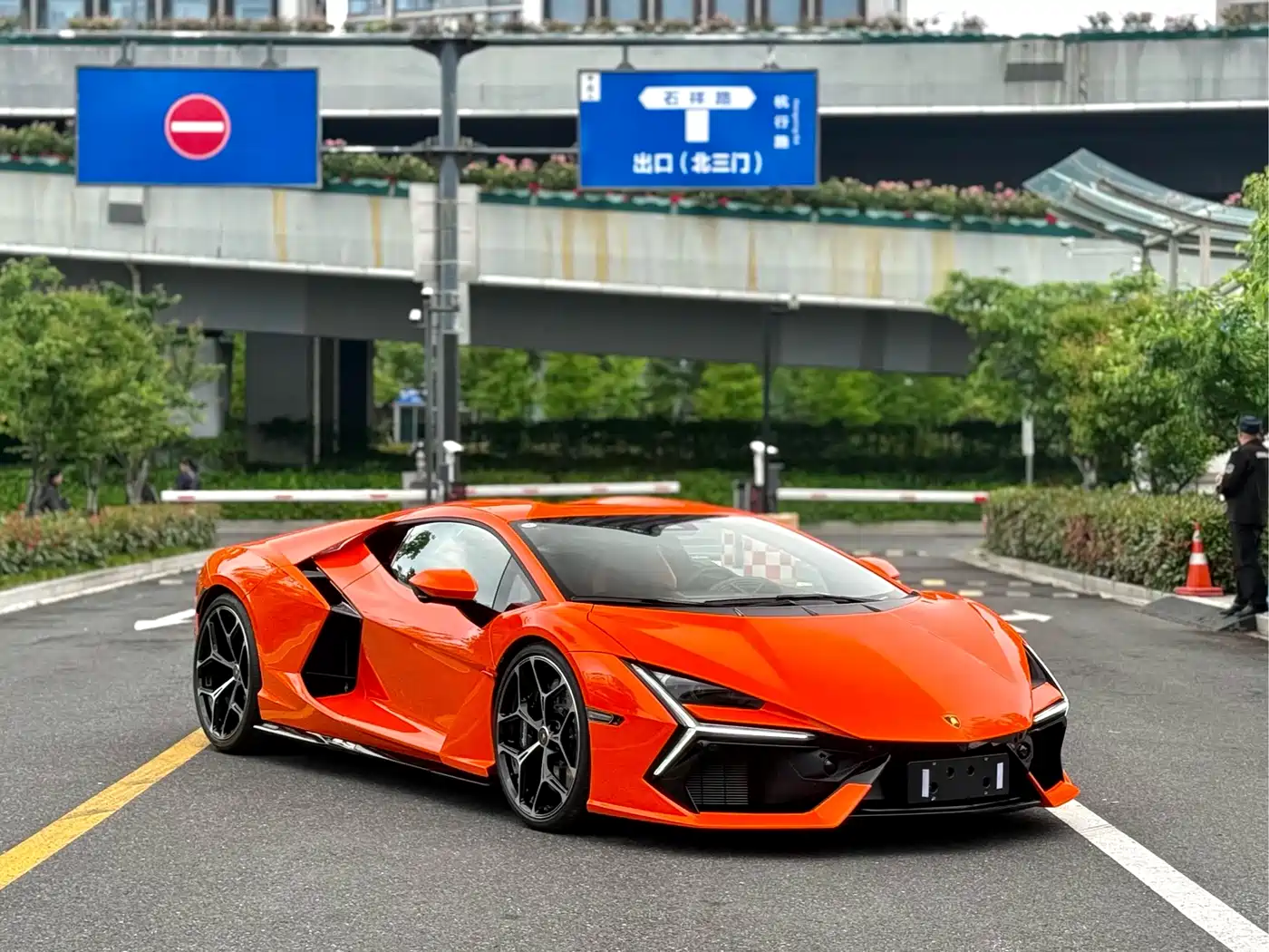 Lamborghini Revuelto 2023 6.5L PHEV Standard фото 2