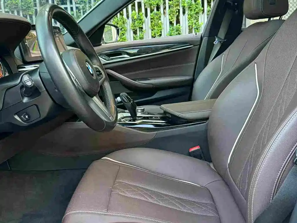 Photo 9 - BMW 5 Series