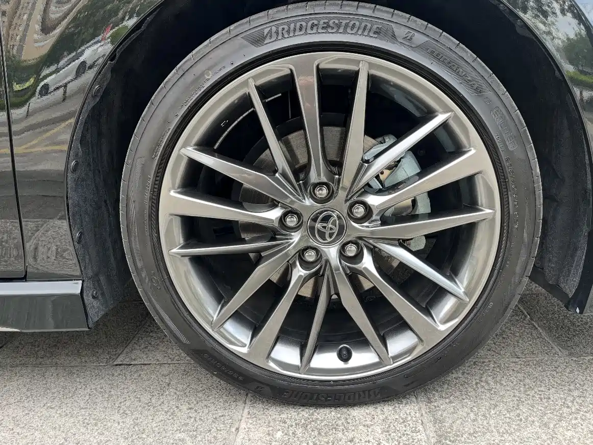 Фото 7 - Toyota Camry