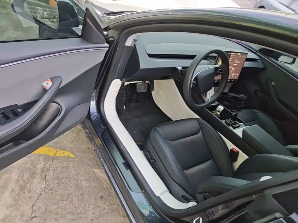 Tesla Model 3 2026 2025 Model Year Facelift Rear-Wheel Drive