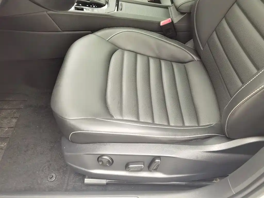 صورة 20 - Volkswagen Lamando