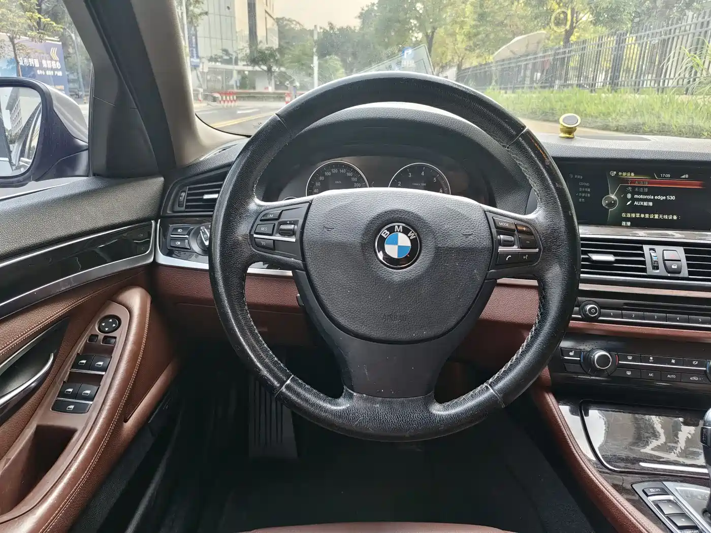 BMW 5 Series 2014 525Li Leading фото 14