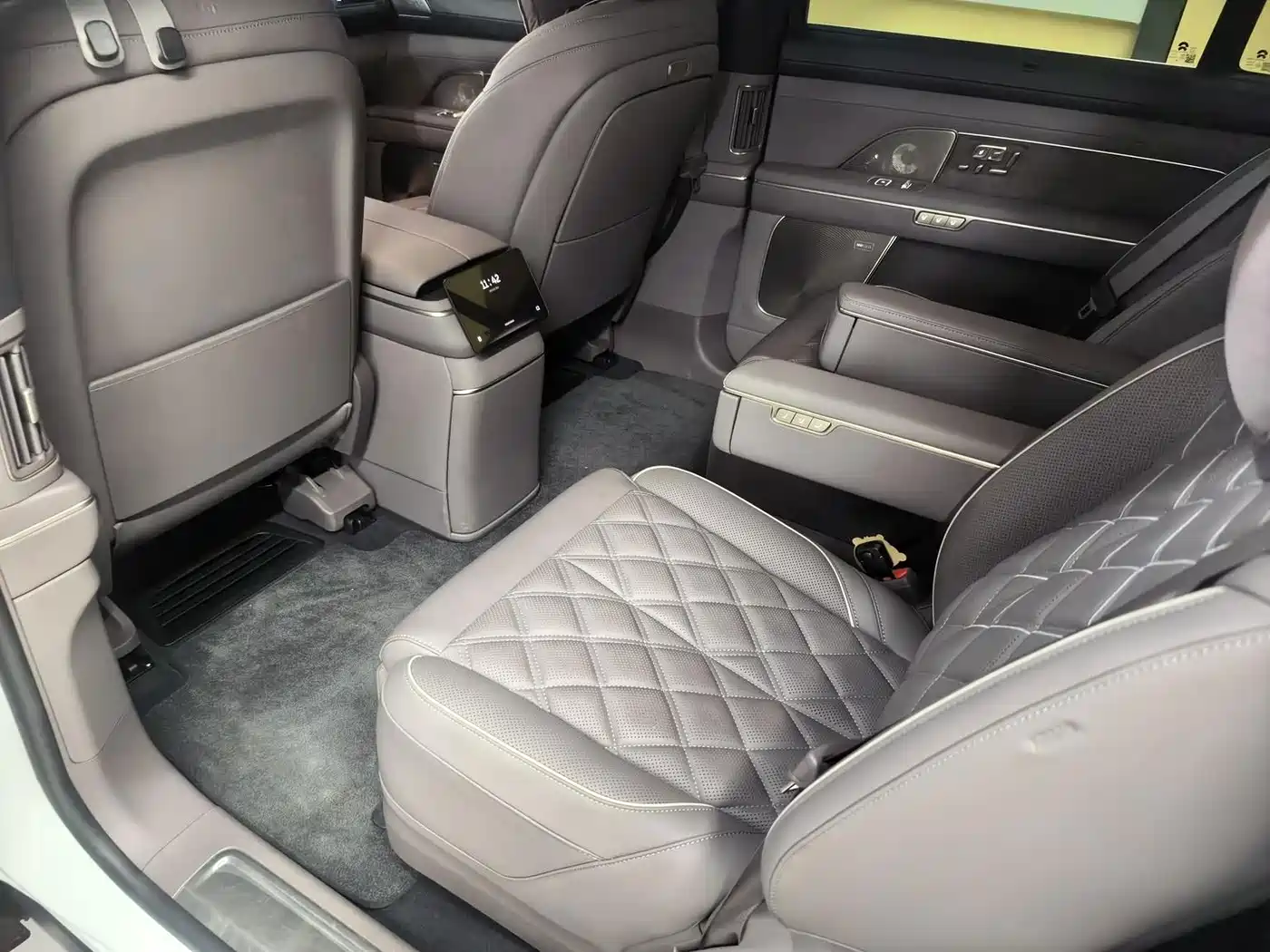 NIO ES8 2026 2025 Model 6-Seat Executive Luxury Edition