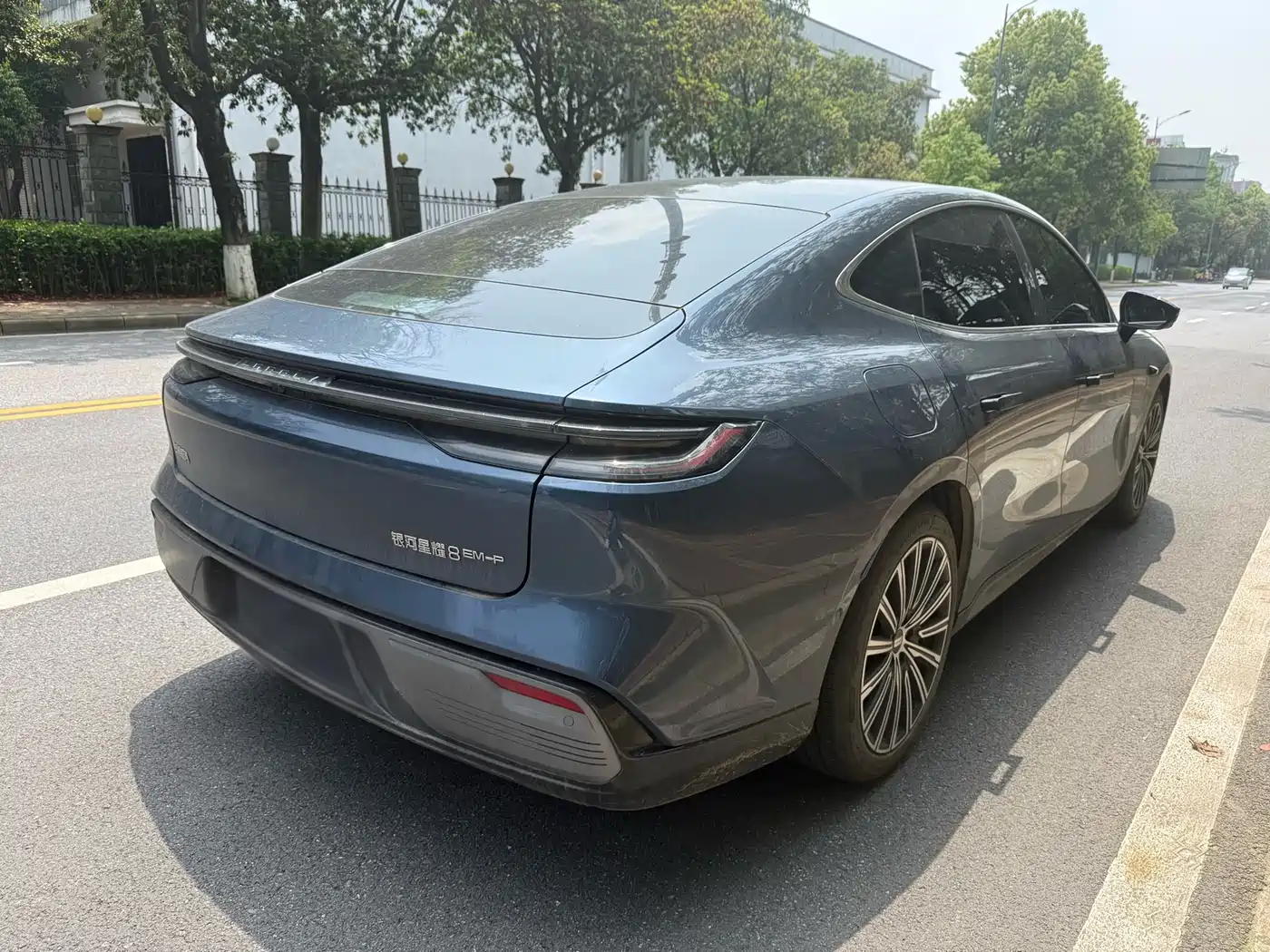 Geely Galaxy Galaxy Xingyao 8 2025 Model 60km EM-i Luxury Edition фото 6