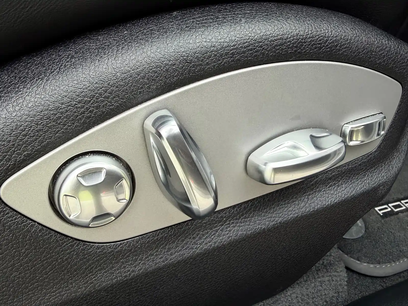Photo 11 - Porsche Macan
