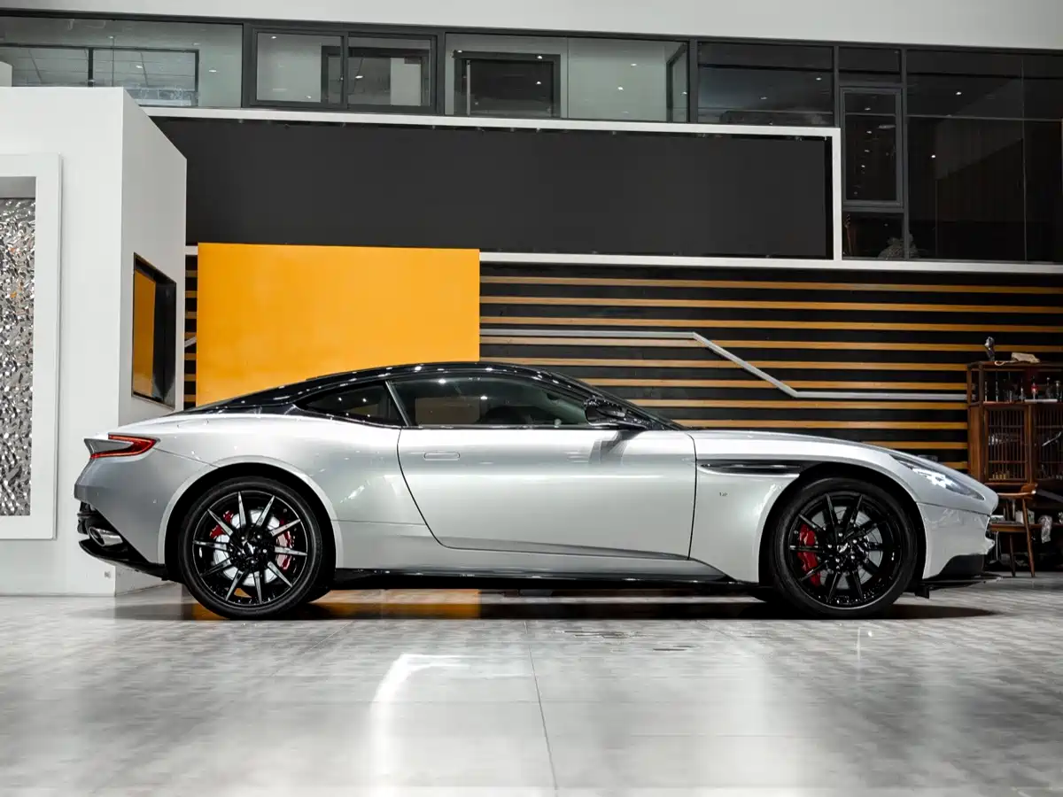 Aston Martin DB11 2017 2016 5.2T Launch Edition